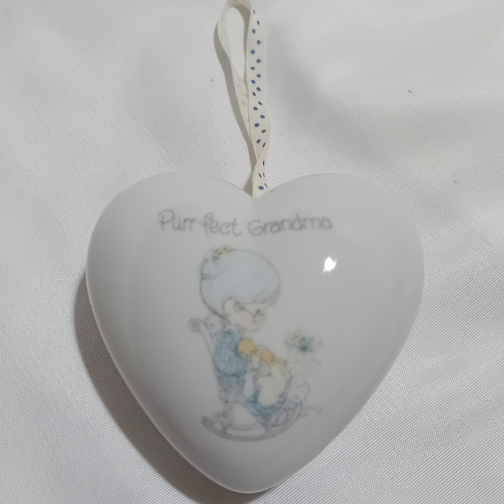 Enesco Precious Moments Purr-fect Grandma Heart-Shaped Ceramic Ornament 1985